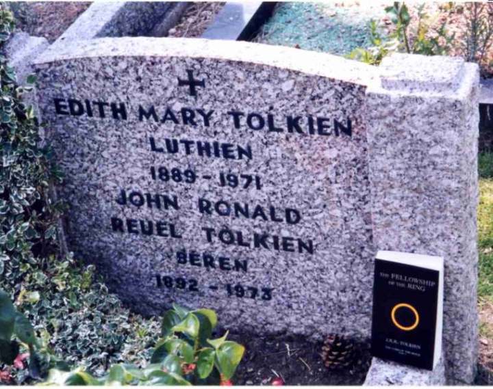 tolkiens_grave_inscription